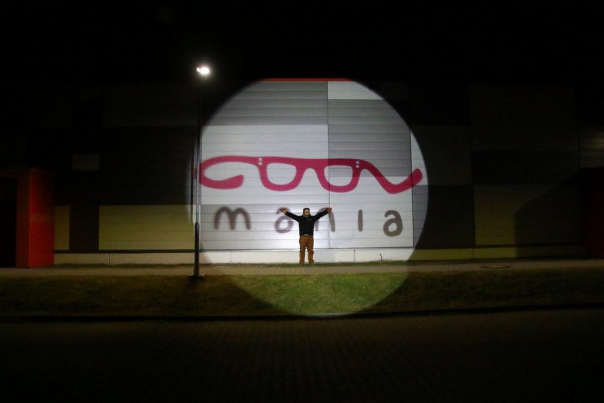 GOBO projektori - projekcija logotipa na zid zgrade